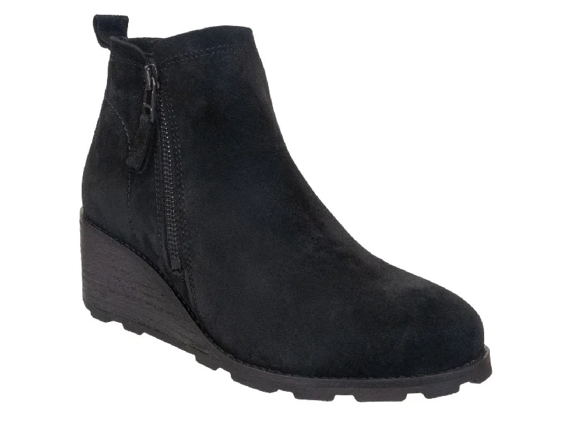 OTBT - STORY in BLACK Wedge Ankle Boots